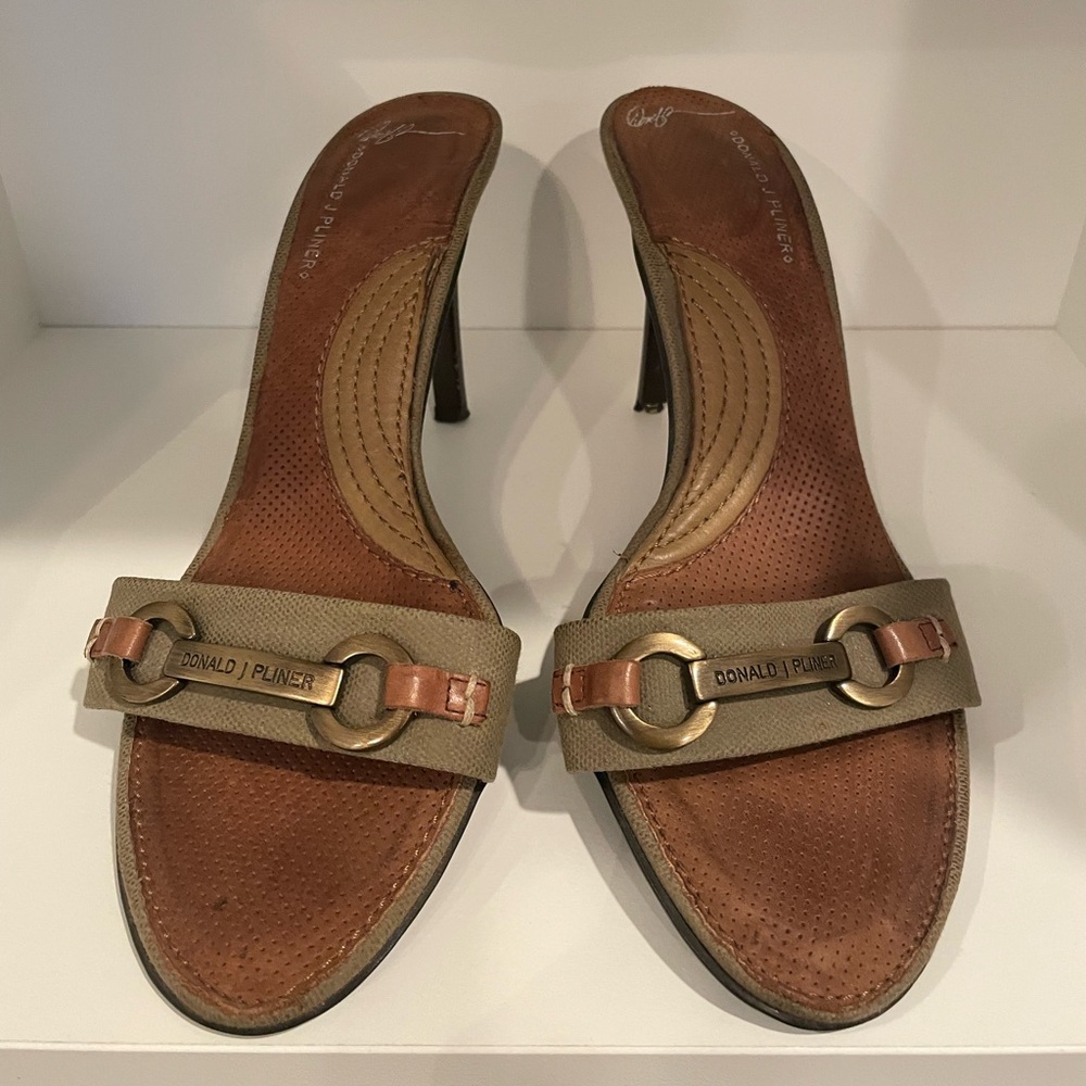 Donald J Pliner mules size 7.5